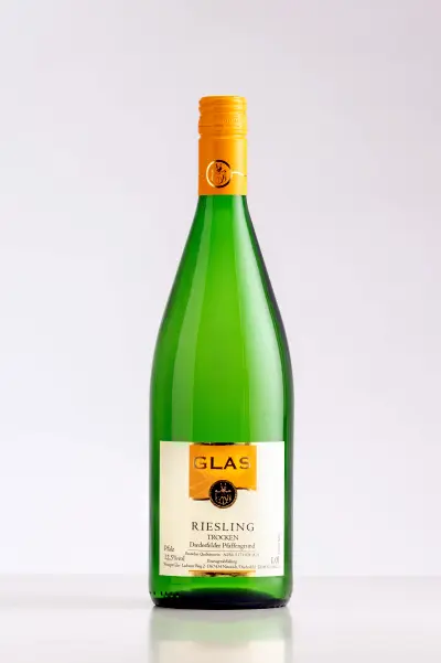 Riesling <small> trocken </small> <div style="letter-spacing:6px;font-size:70%"> 2025 </div>