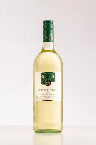 <div style="letter-spacing:6px;font-size:70%"> 2025 </div> Weißburgunder <br><small> feinherb </small>